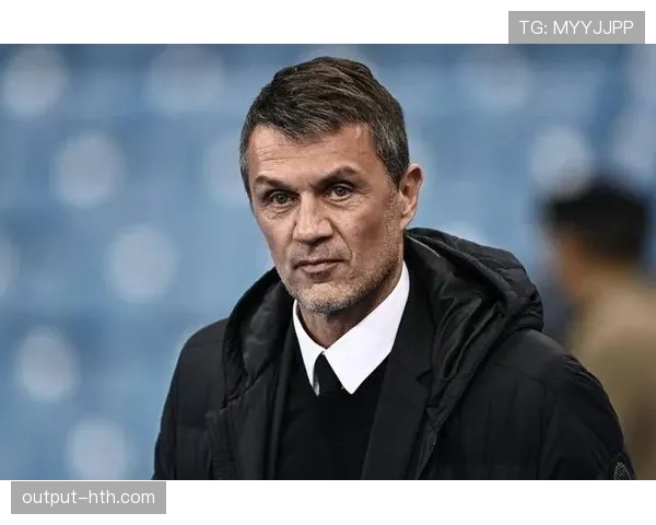 马尔蒂尼技术风格解析：稳健与智慧交融，铸就足坛传奇